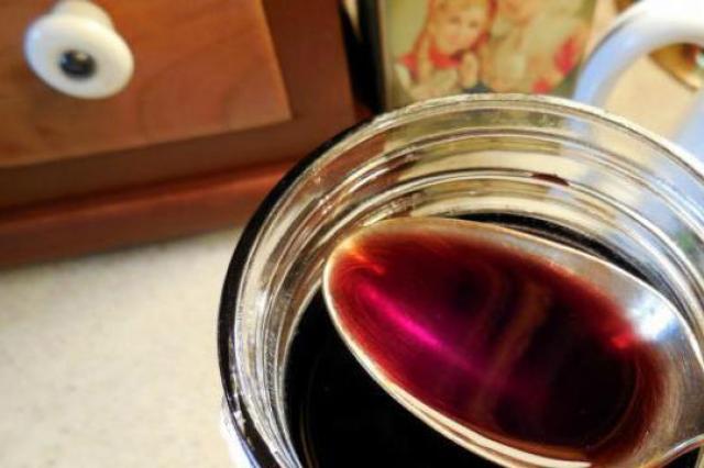 A simple recipe for currant tincture at home