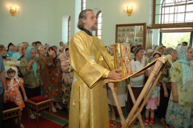 A diakónussal és diakónus nélkül végzett papok liturgikus zsinati szolgálatának jellemzői Védett kihallgatása pappá szentelés előtt