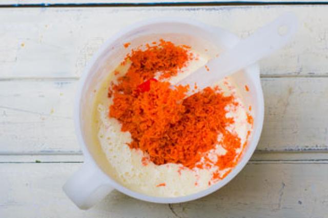 Carrot biscuit in a slow cooker