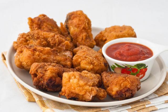 Csirkeszárnyak tésztában: receptek serpenyőben és sütőben főzéshez Fűszeres szárnyak tésztában recept